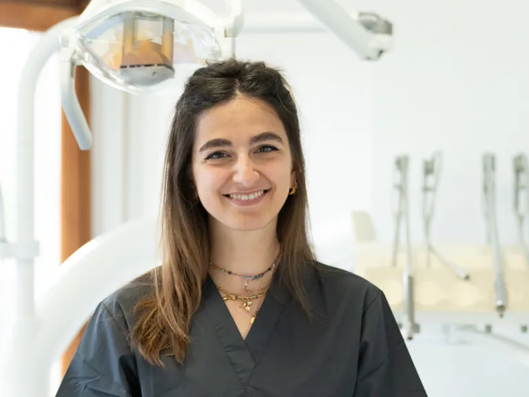 Dott.ssa Irene Bottacci al lavoro nello studio di Pistoia