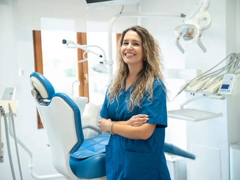 Dott.ssa Giulia Sofia Profeti al lavoro nello studio di Pistoia