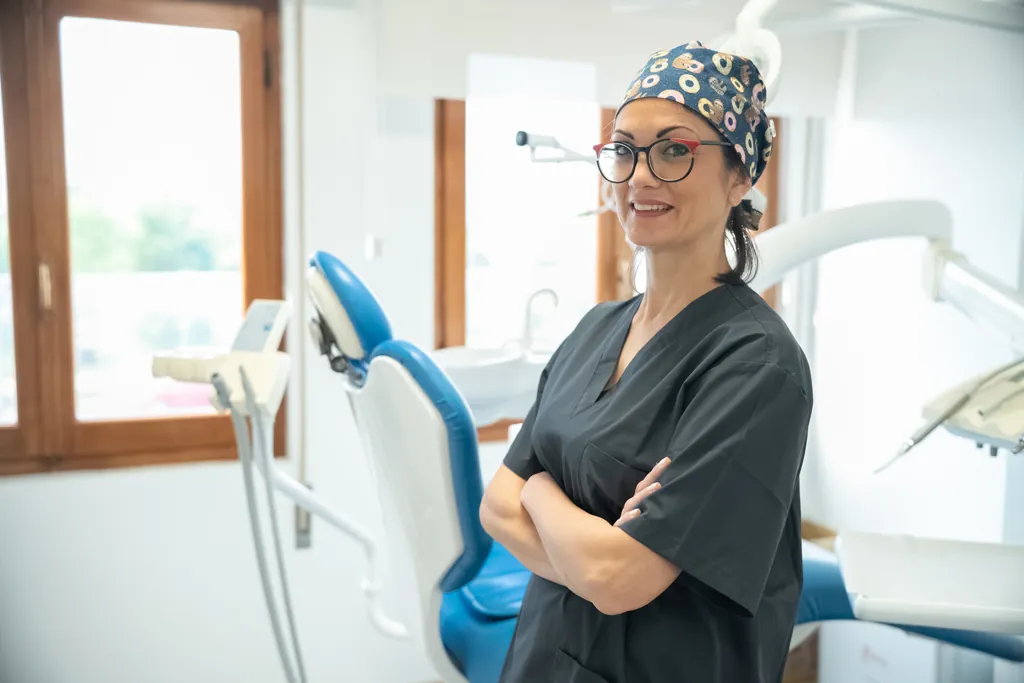 Dott.ssa Erika Schioppa al lavoro nello studio di Pistoia